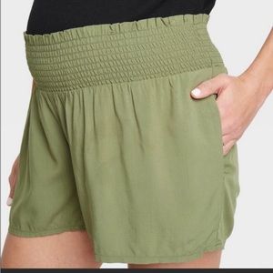 NWT Women’s Size S the nines by Hatch smocked waistband Maternity Shorts -Olive